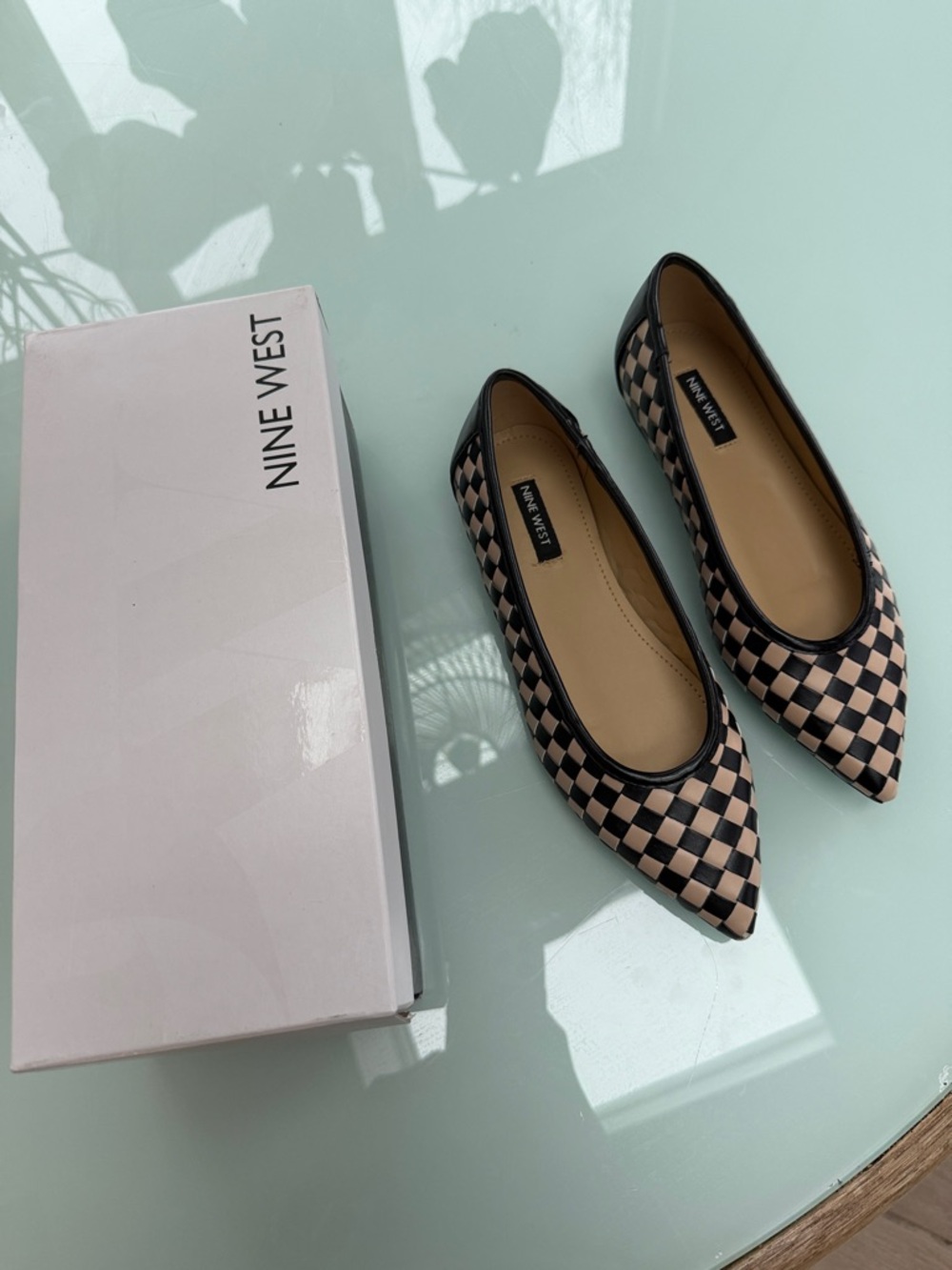 Nine West Black and Beige Checkered Pointed Ballet Flats largo 6 new